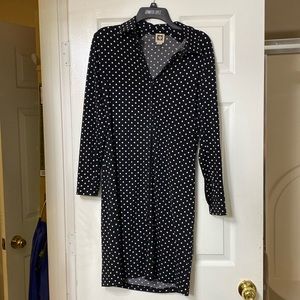 Woman’s Anne Klein dress